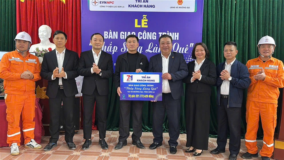 Công ty Điện lực Sơn La khánh thành Công trình “Thắp sáng làng quê” tại Bản Dọ, xã Mường Sại